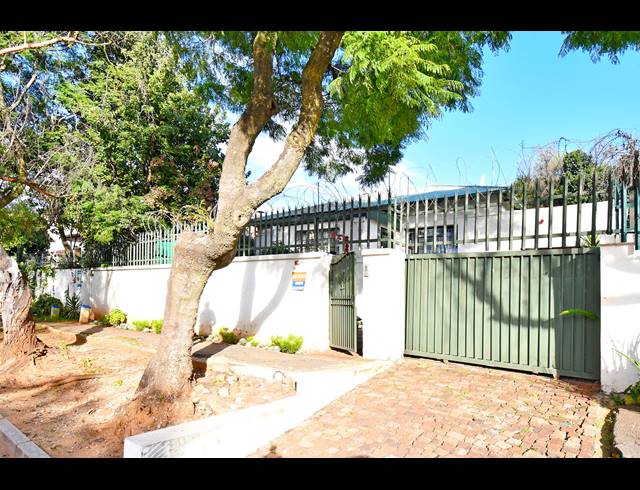 11 BEDROOM HOUSE FOR SALE IN HURST HILL